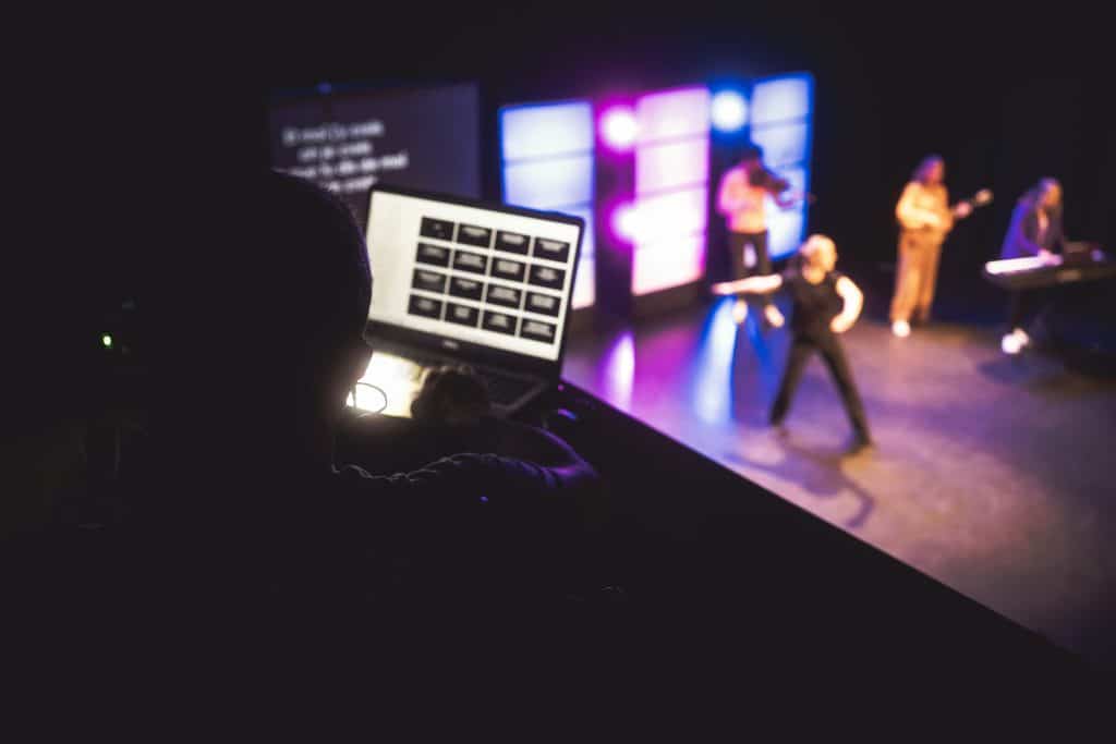 Marketing Híbrido en Teatros: Digital y Presencial Juntos